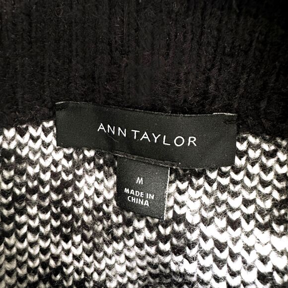 Ann Taylor Sweater Women M Black White Leopard Mock Neck Tunic Boho Cottage - Picture 4 of 7